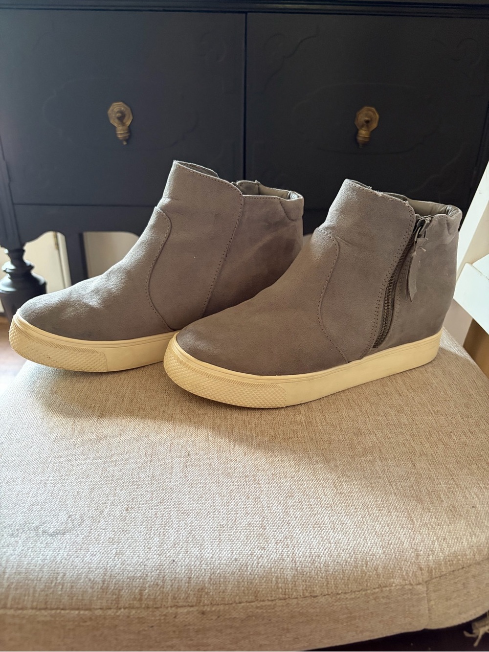 Universal Thread Gray Ankle Booties